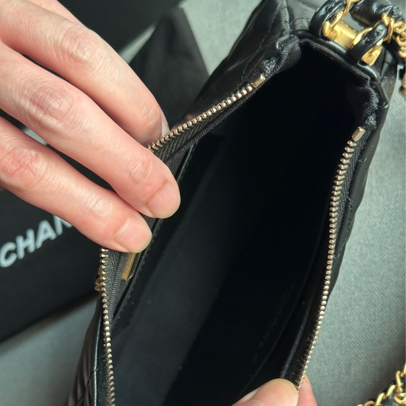 Chanel香奈兒絕美經典雙C 23K 芯片款 大款19 hobo腋下包 肩背包 🖤🤍🖤-6