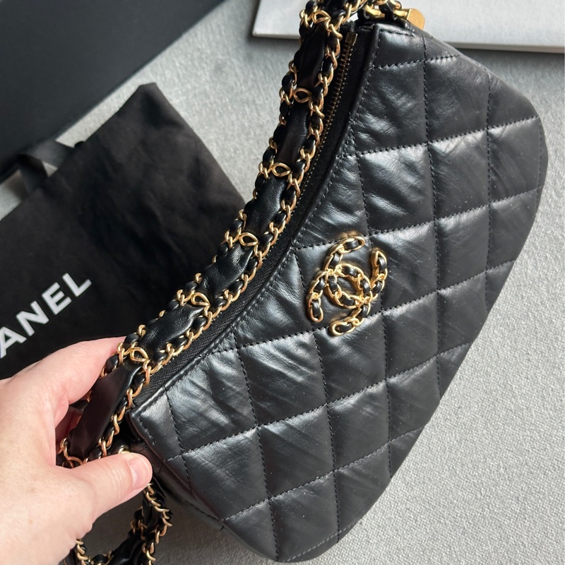 Chanel香奈兒絕美經典雙C 23K 芯片款 大款19 hobo腋下包 肩背包 🖤🤍🖤-9