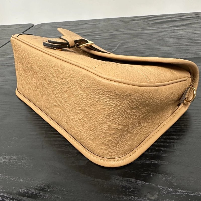 LV Diane奶茶色牛皮壓花小號法棍 芯片款 23*15*9 99新配件塵袋-2