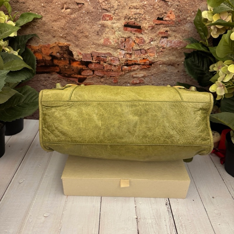 BALENCIAGA 秋香綠city 機車包-17