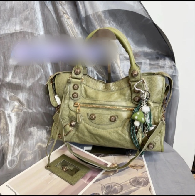 BALENCIAGA 秋香綠city 機車包-0