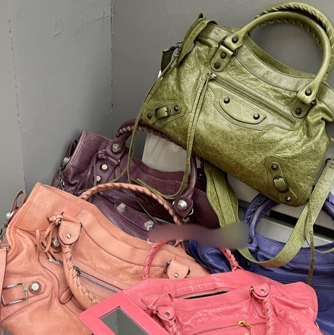 BALENCIAGA 秋香綠city 機車包-2