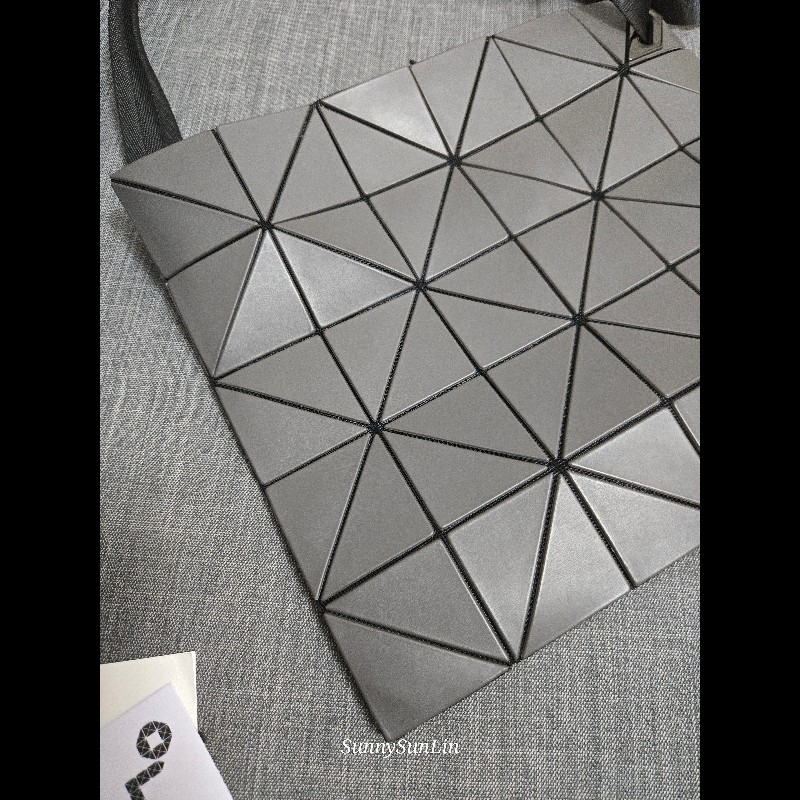 ISSEY MIYAKE 三宅一生BAOBAO 5x6 單肩斜背兩用包 炭灰色 -9