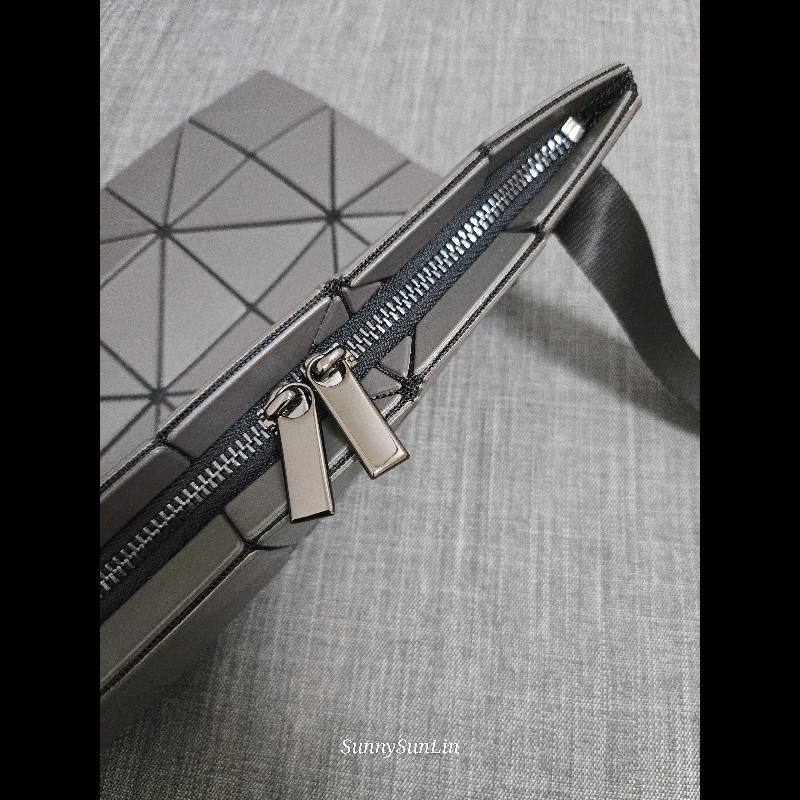 ISSEY MIYAKE 三宅一生BAOBAO 5x6 單肩斜背兩用包 炭灰色 -23