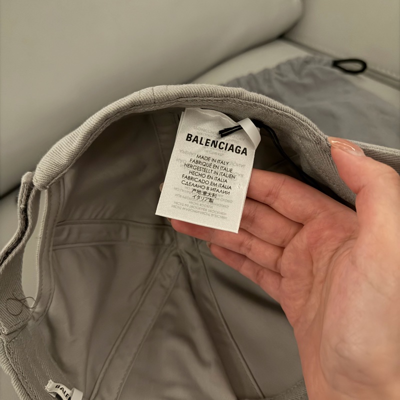 全新✨可議價男款BALENCIAGA灰色黑字老帽-2