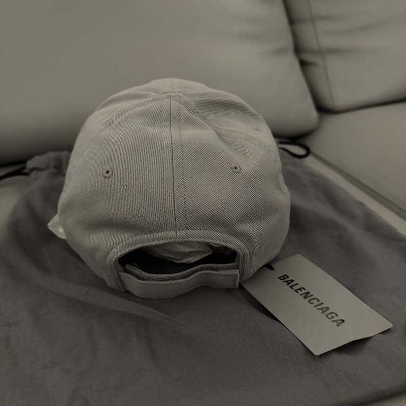 全新✨可議價男款BALENCIAGA灰色黑字老帽-7