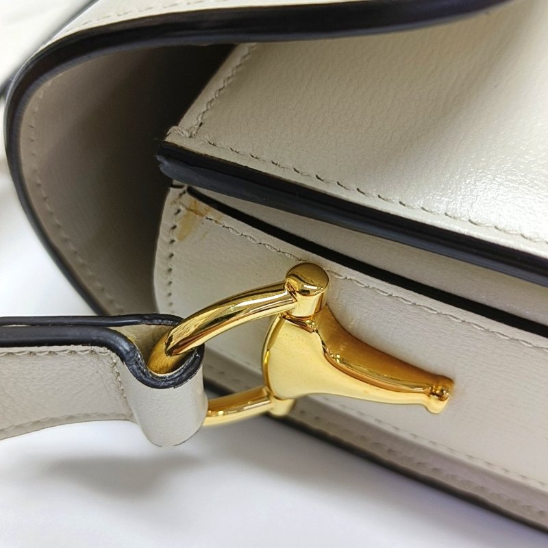 GUCCI Horsebit 1955 小號 白色牛皮馬銜扣 肩背包-16