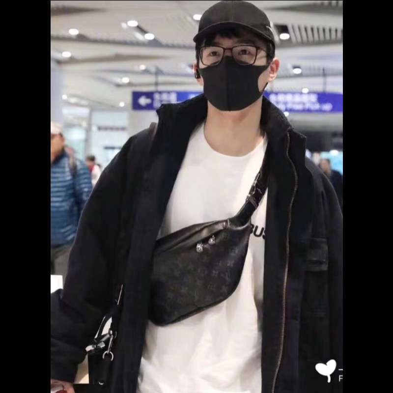 LV Discovery 黑色老花 腰包 胸口包 🈶購證盒裝防塵-0