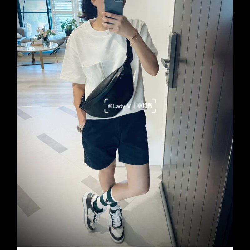 LV Discovery 黑色老花 腰包 胸口包 🈶購證盒裝防塵-1