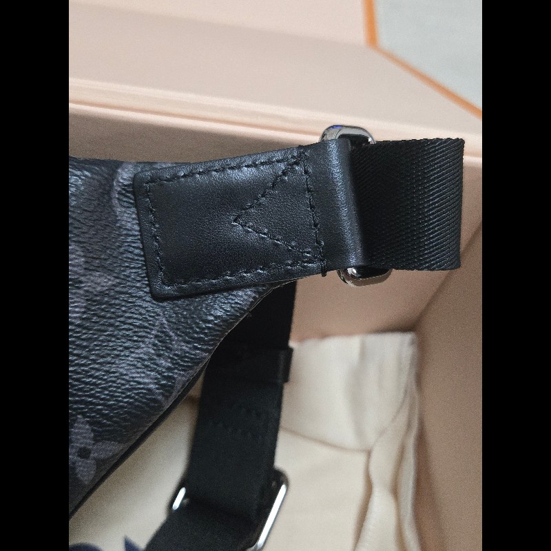LV Discovery 黑色老花 腰包 胸口包 🈶購證盒裝防塵-7
