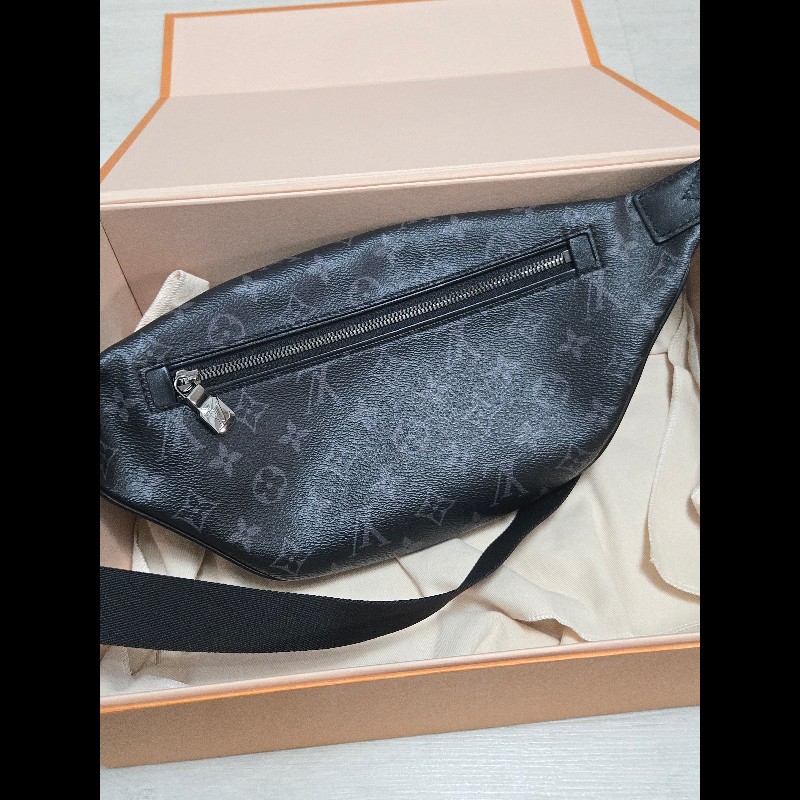 LV Discovery 黑色老花 腰包 胸口包 🈶購證盒裝防塵-11