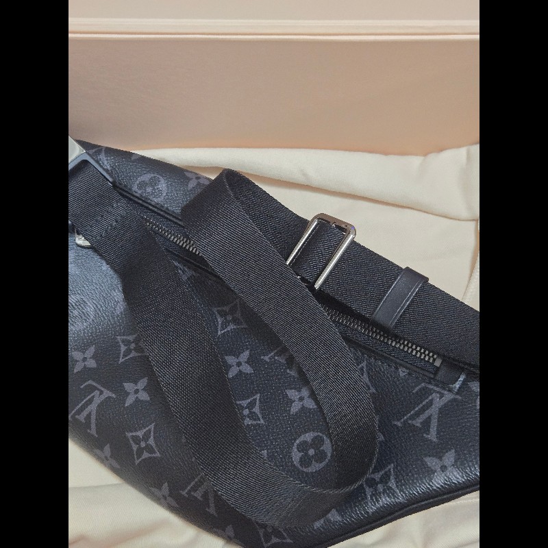 LV Discovery 黑色老花 腰包 胸口包 🈶購證盒裝防塵-23