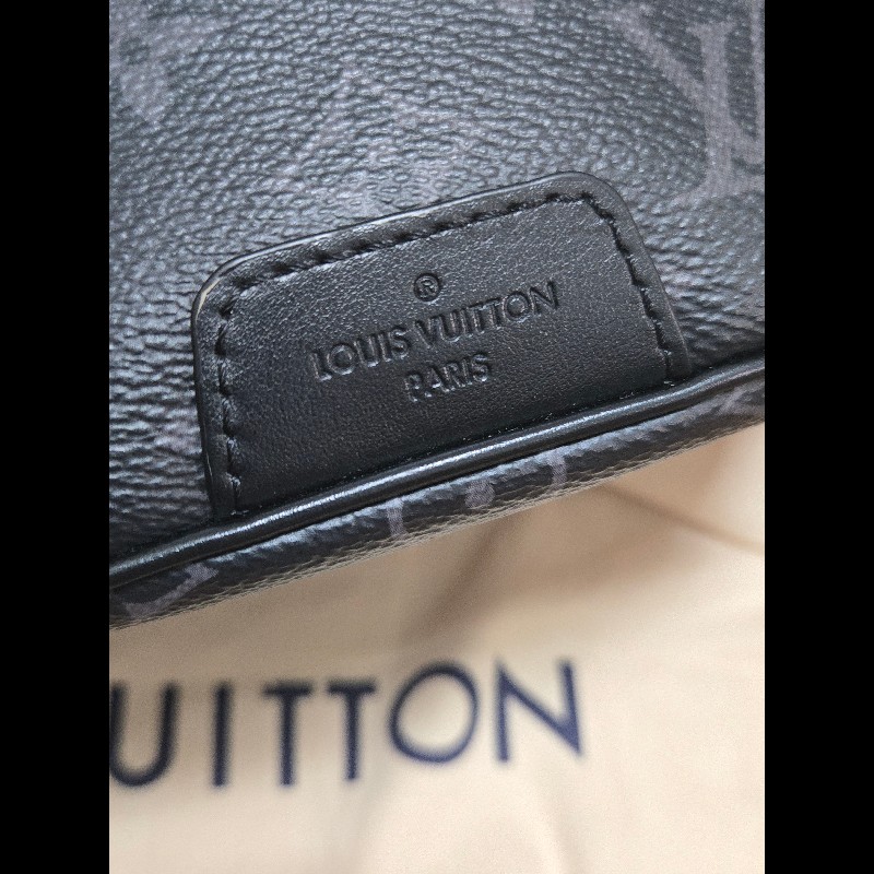 LV Discovery 黑色老花 腰包 胸口包 🈶購證盒裝防塵-25