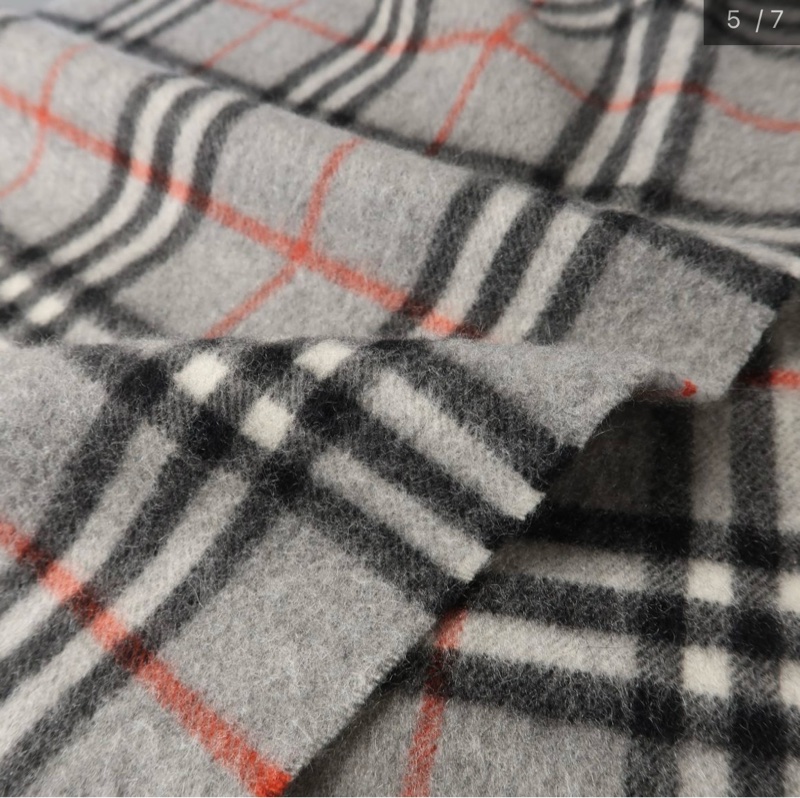 BURBERRY經典灰色格紋羊絨圍巾✨-4
