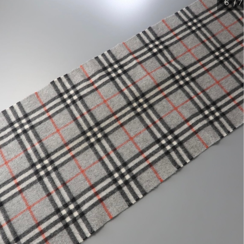 BURBERRY經典灰色格紋羊絨圍巾✨-5