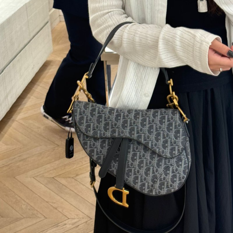 🎉新品好折扣✨Dior M0455 Oblique 緹花Saddle 馬鞍包附背帶 灰色-1