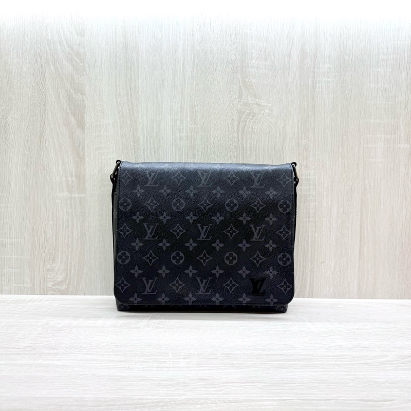 LV 黑灰原花銀釦District PM黑logo下蓋磁吸肩斜背包 M45272-0