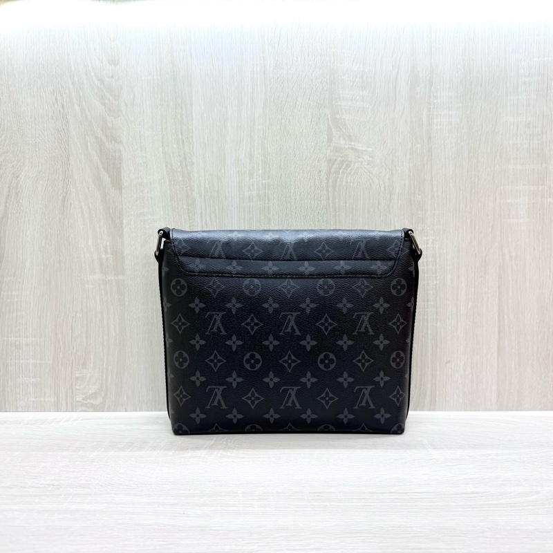 LV 黑灰原花銀釦District PM黑logo下蓋磁吸肩斜背包 M45272-1