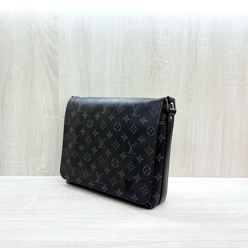 LV 黑灰原花銀釦District PM黑logo下蓋磁吸肩斜背包 M45272-2