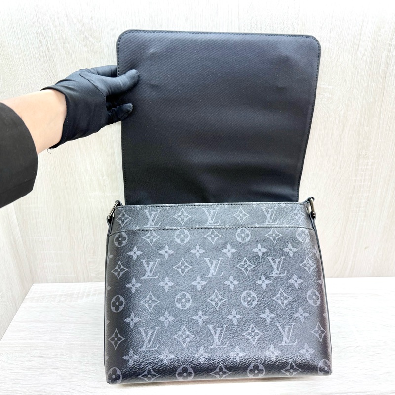 LV 黑灰原花銀釦District PM黑logo下蓋磁吸肩斜背包 M45272-6