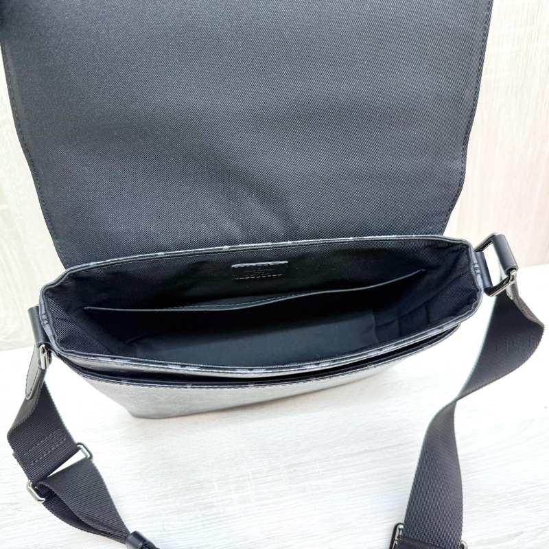 LV 黑灰原花銀釦District PM黑logo下蓋磁吸肩斜背包 M45272-7