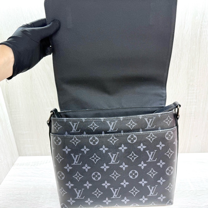 LV 黑灰原花銀釦District PM黑logo下蓋磁吸肩斜背包 M45272-10