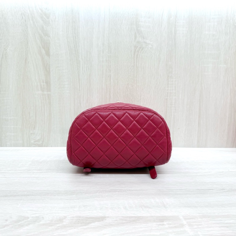 CHANEL紅色菱格紋羊皮金釦雙肩後背包-5