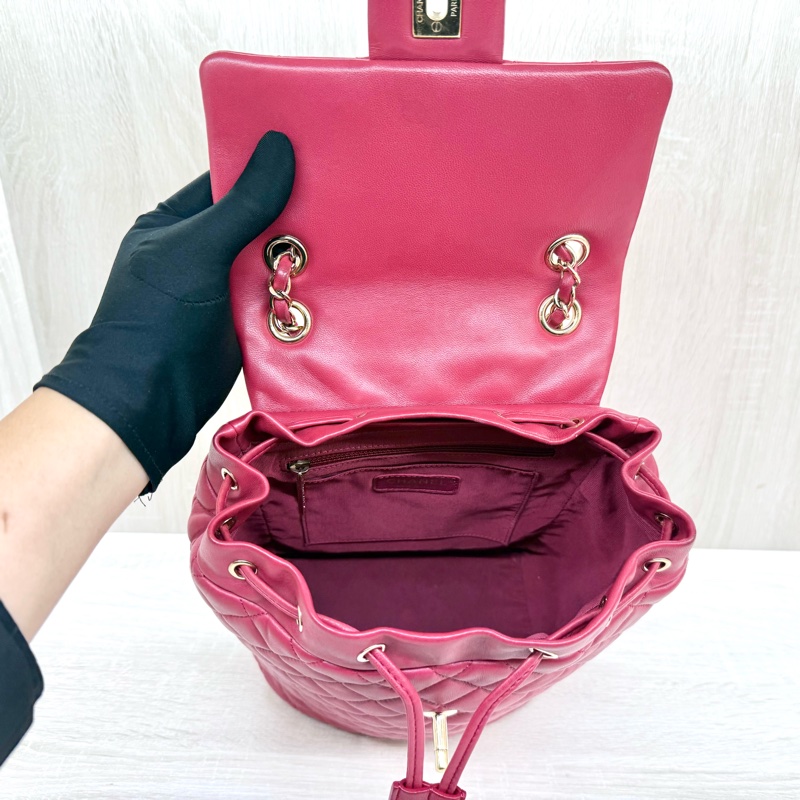 CHANEL紅色菱格紋羊皮金釦雙肩後背包-6