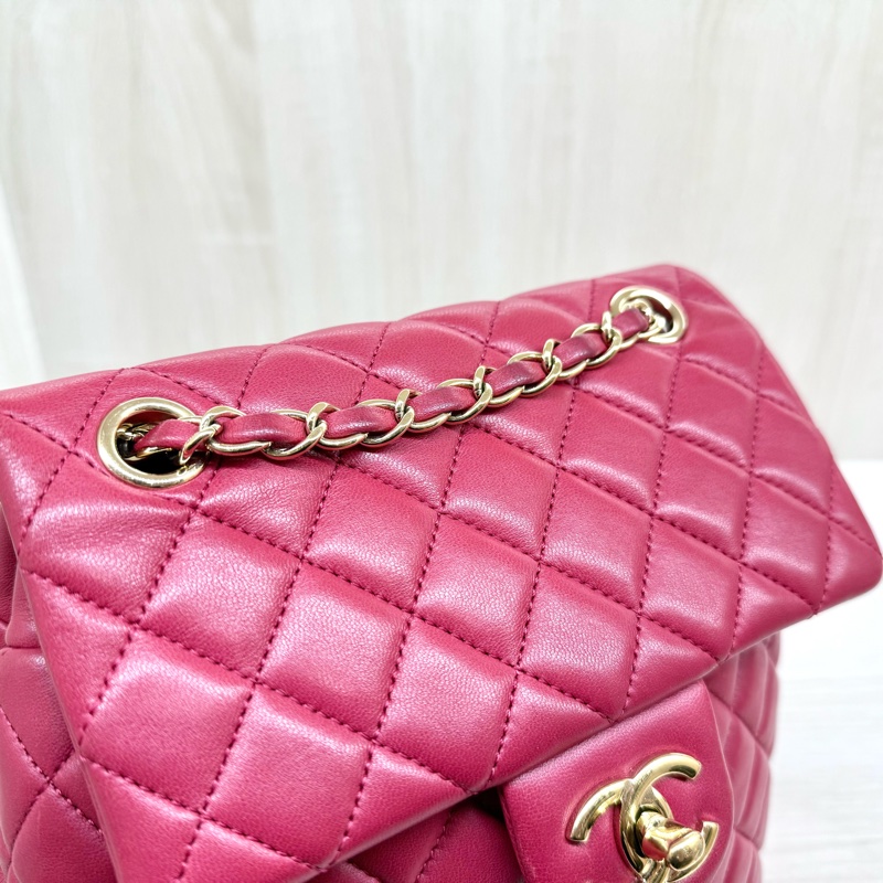 CHANEL紅色菱格紋羊皮金釦雙肩後背包-9