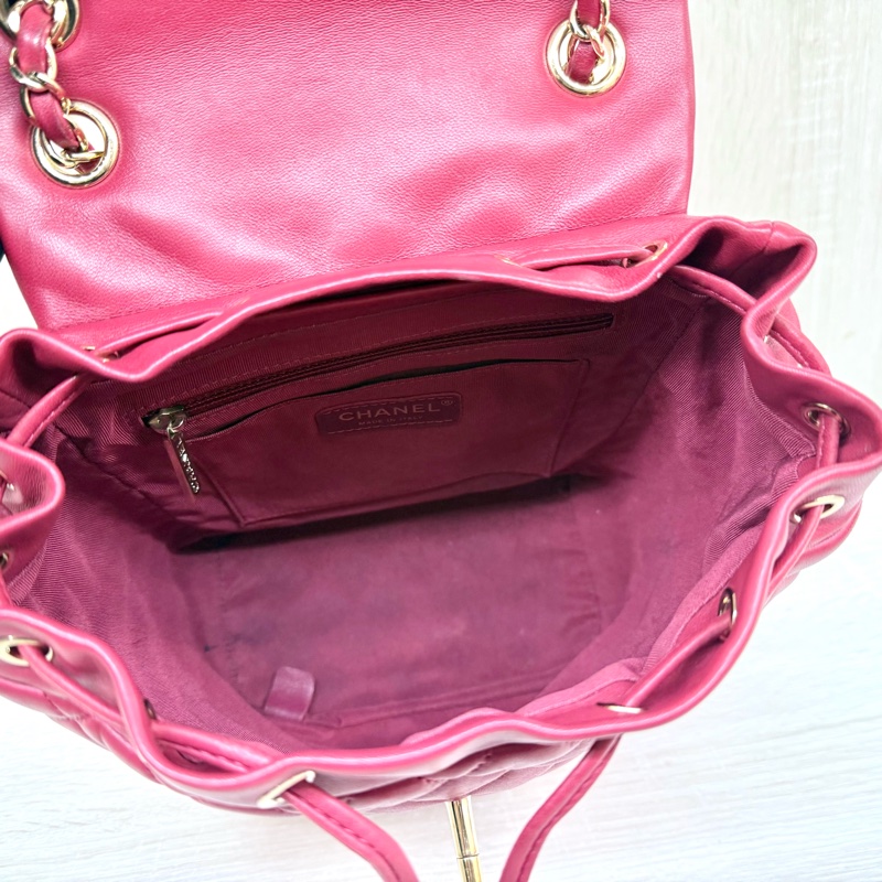 CHANEL紅色菱格紋羊皮金釦雙肩後背包-15