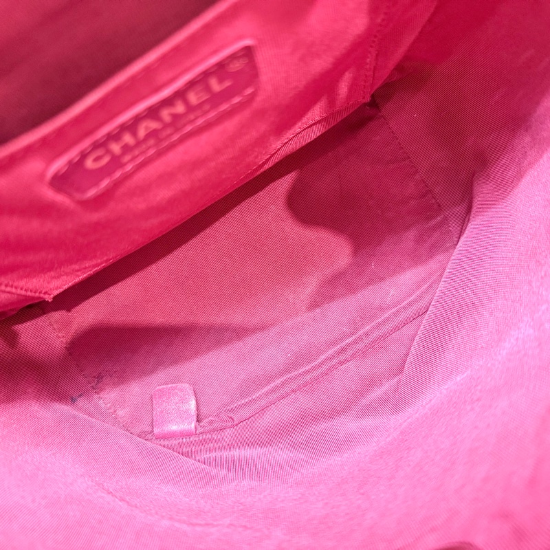 CHANEL紅色菱格紋羊皮金釦雙肩後背包-17