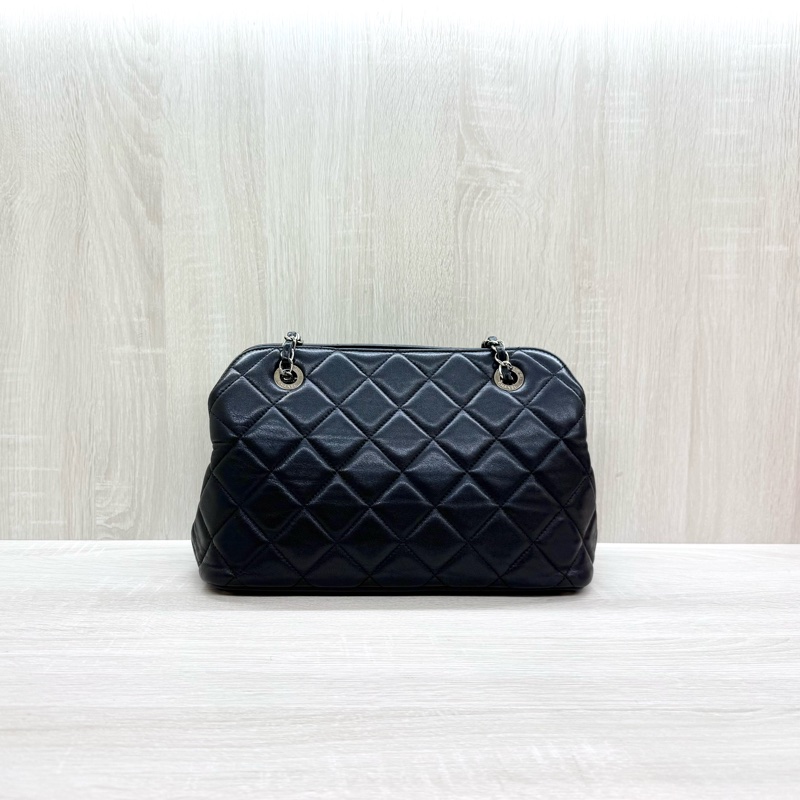 CHANEL黑色銀鍊羊皮肩背雙層豆腐包-1