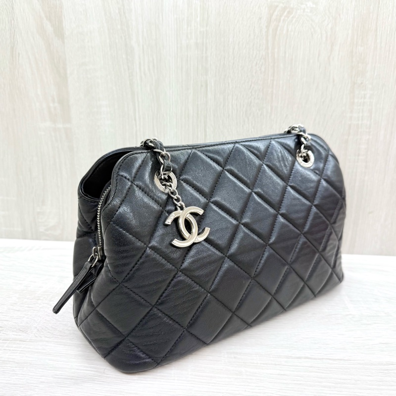 CHANEL黑色銀鍊羊皮肩背雙層豆腐包-5
