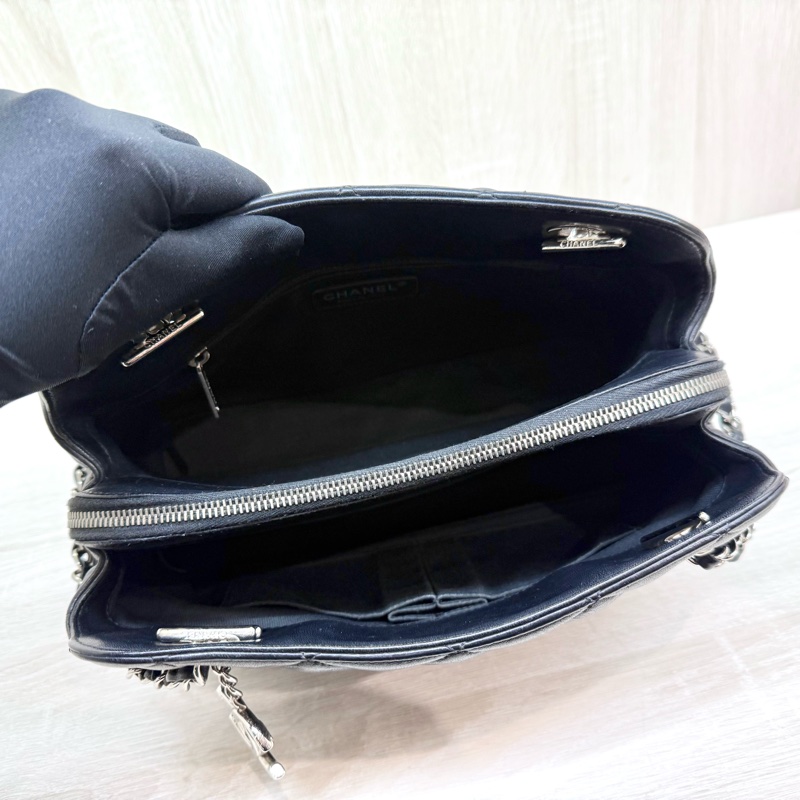 CHANEL黑色銀鍊羊皮肩背雙層豆腐包-7