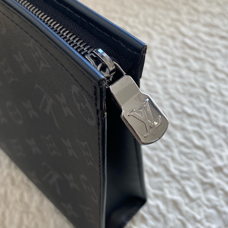 Lv 黑武士老花洗漱包-5