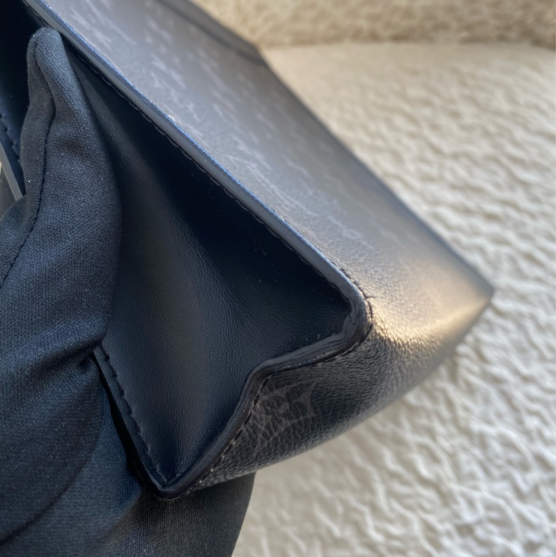 Lv 黑武士老花洗漱包-11