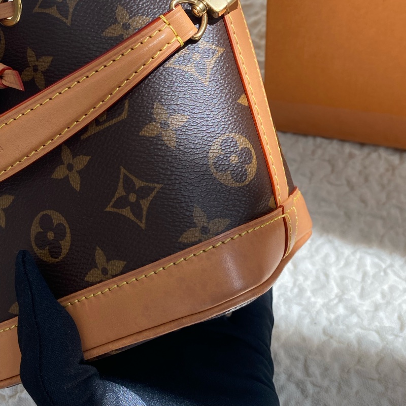 Lv nano noe 小水桶包-8