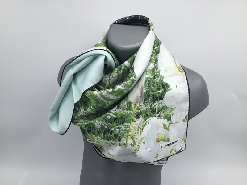 未使用品 Burberry獨角獸絲巾-2
