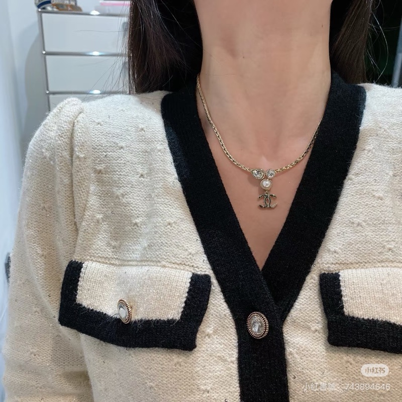 Chanel 水滴水鑽經典雙C Logo珍珠CC 蛇骨頸鏈-2