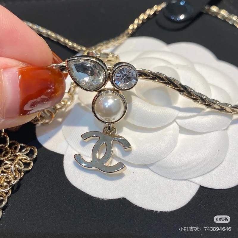 Chanel 水滴水鑽經典雙C Logo珍珠CC 蛇骨頸鏈-3