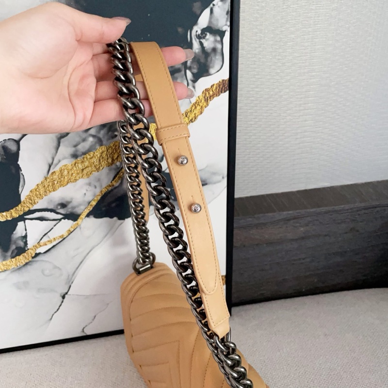 Chanel boy 25cm 奶茶色銀扣-4