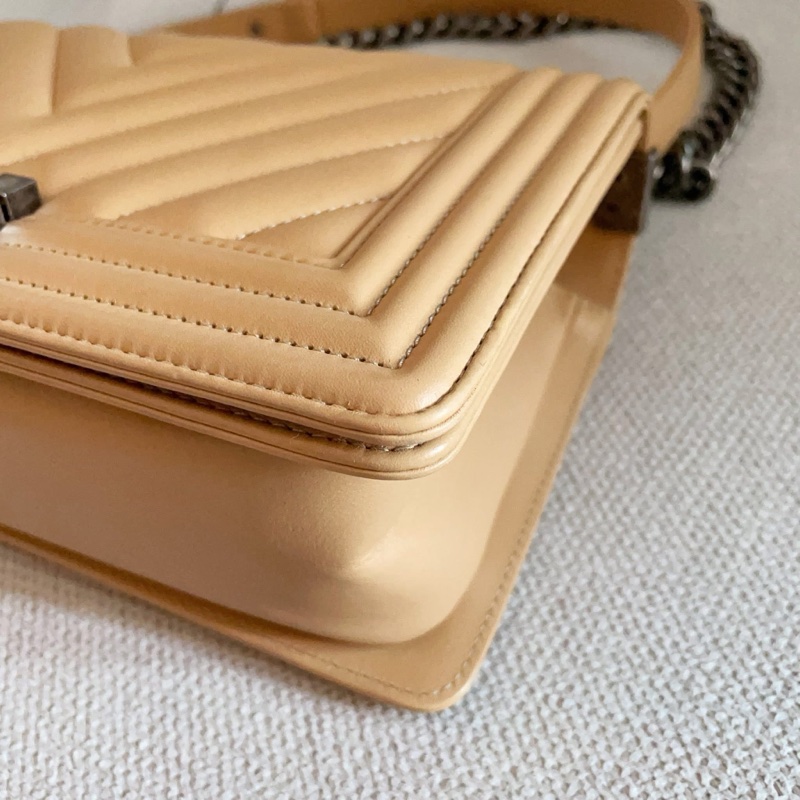 Chanel boy 25cm 奶茶色銀扣-8