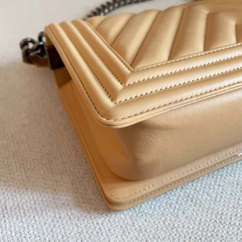 Chanel boy 25cm 奶茶色銀扣-9