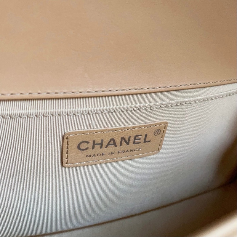 Chanel boy 25cm 奶茶色銀扣-12