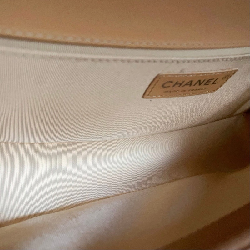 Chanel boy 25cm 奶茶色銀扣-13
