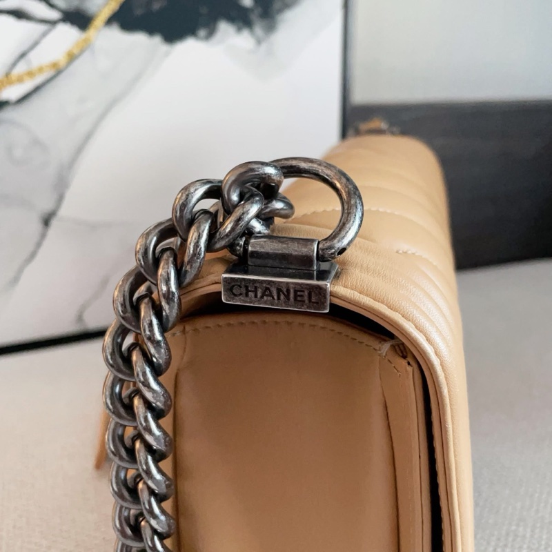 Chanel boy 25cm 奶茶色銀扣-14