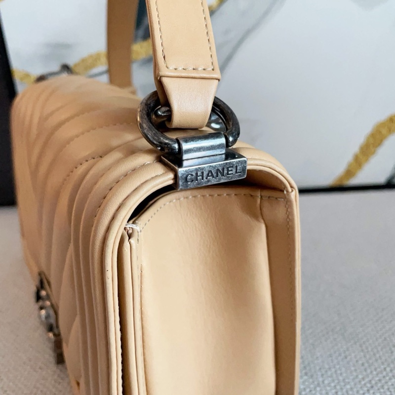 Chanel boy 25cm 奶茶色銀扣-15