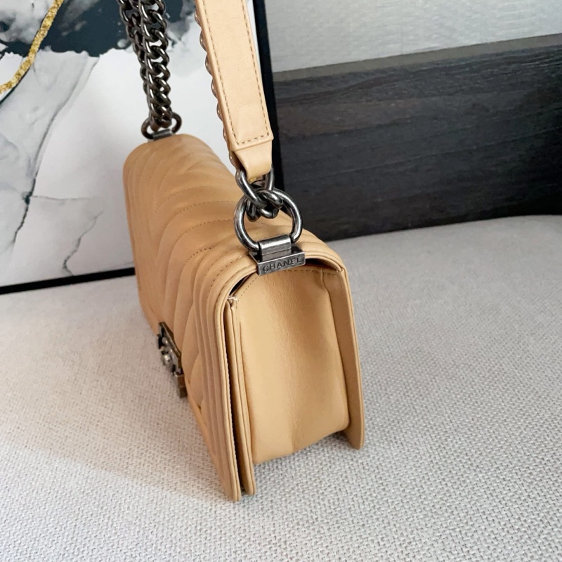 Chanel boy 25cm 奶茶色銀扣-17
