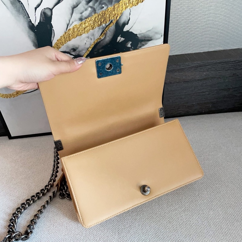 Chanel boy 25cm 奶茶色銀扣-18