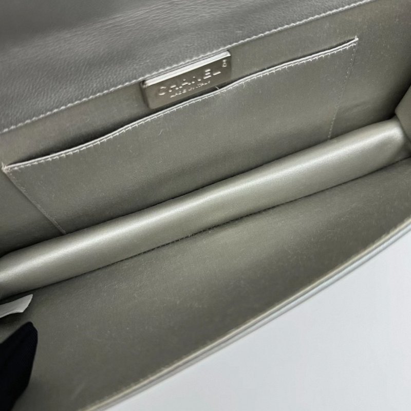 CHANEL 銀色銀扣 Leboy手拿包26*13*3 98新配件塵袋-4